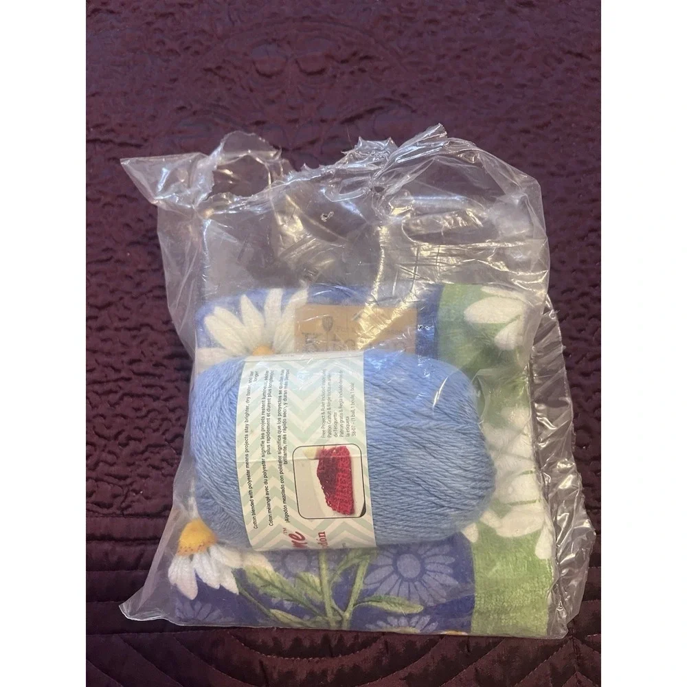 New Vintage Mary Maxim Daisy Doodle crochet towel topper kit, No. 20698 Blue USA